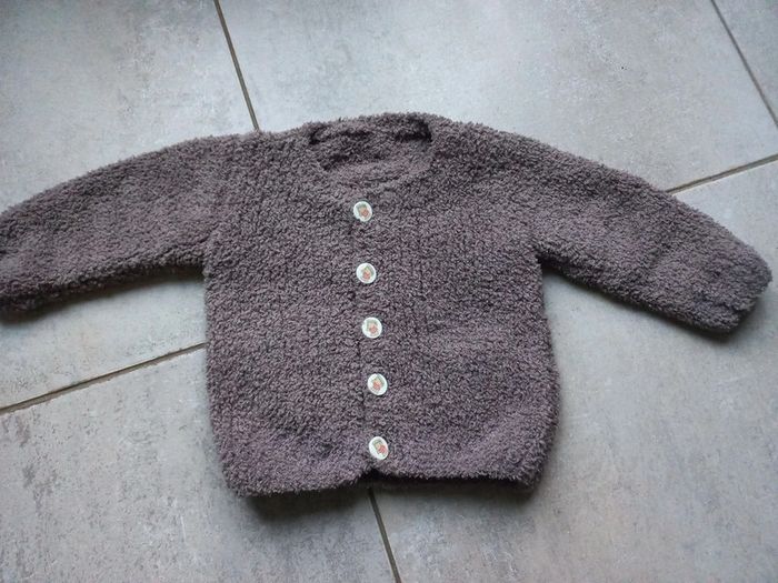 Gilet boutonné tricoté neuf 9/12 mois