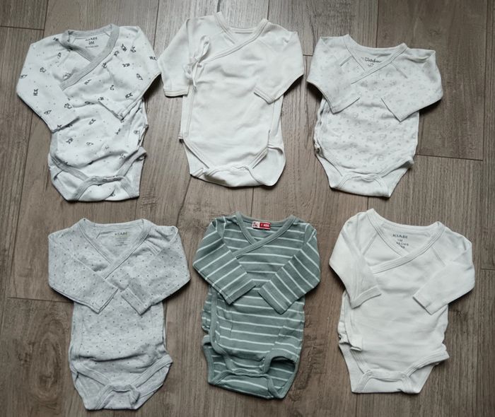 Lot bodies 0 à 3 mois - photo numéro 3