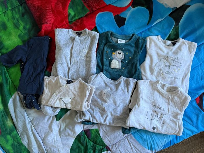 Lot pyjamas 1 mois