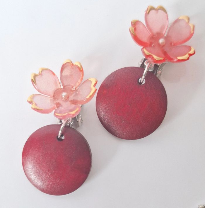 Boucles d’oreilles à clips rouges et fleurs roses foncé - photo numéro 5