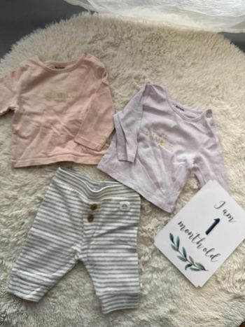 Ensemble pantalon la redoute et 2 t shirt manche longue kiabi 1 mois rose et violet