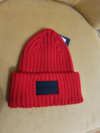Bonnet rouge neuf taille unique