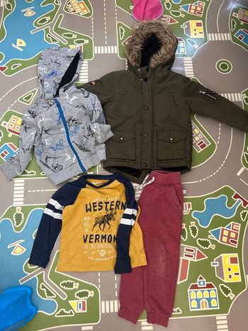 Lot de vêtements Primark en 2/3 ans