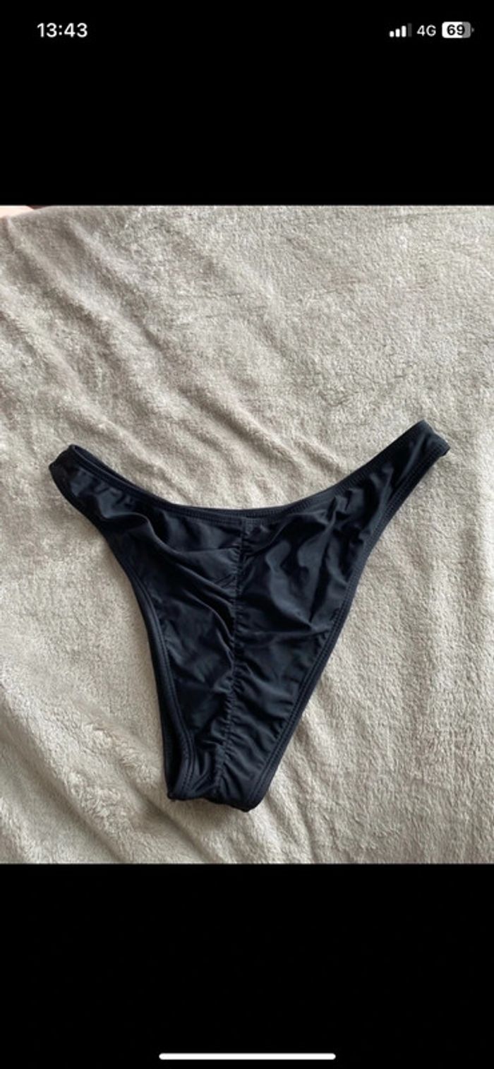 Bas de maillot noir - photo numéro 3