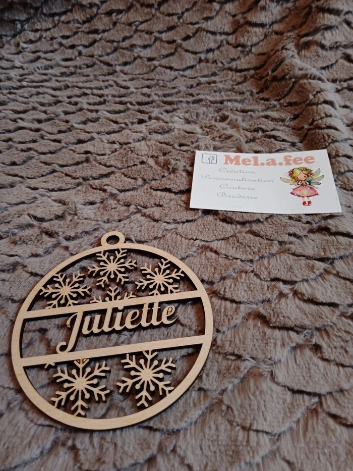 Boule de Noël en bois personnalisé