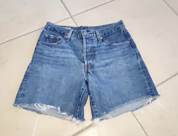 Short jean 34 Levi's comme neuf