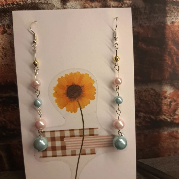 Paire de boucles d'oreilles pendante pastel - photo numéro 2