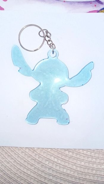 Porte clé stitch bleu résine