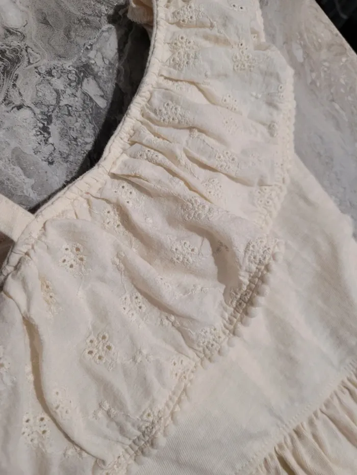 Robe avec épaule dénudée et broderies anglaises - blanc - photo numéro 2