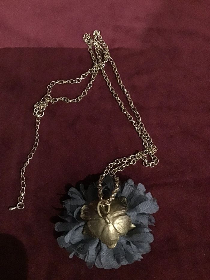 Joli sautoir fleur vintage