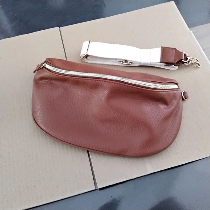 Sac bandoulière forme banane  de marque inconnu - photo numéro 2