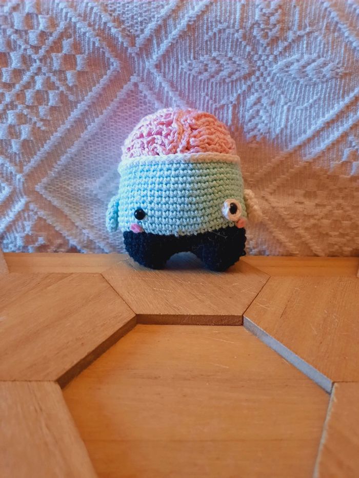 Amigurumi personnage cerveau