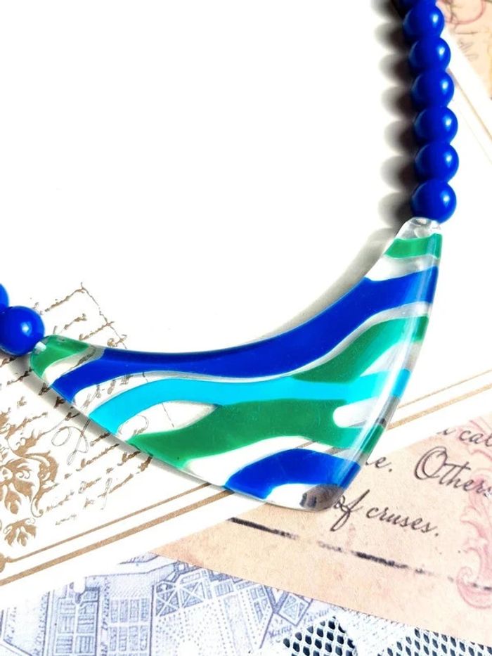 Collier Avon vintage 1987 blue bead Lucite - photo numéro 4