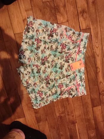 Short neuf