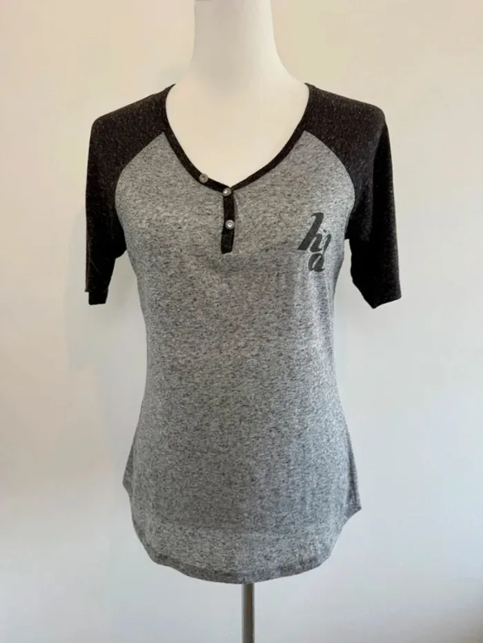 T-shirt Harley Davidson femme noir et gris taille M super état - photo numéro 2