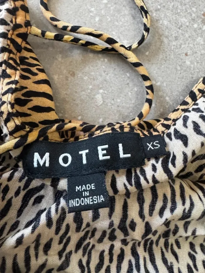 Robe Motel taille XS, très bon état - photo numéro 2