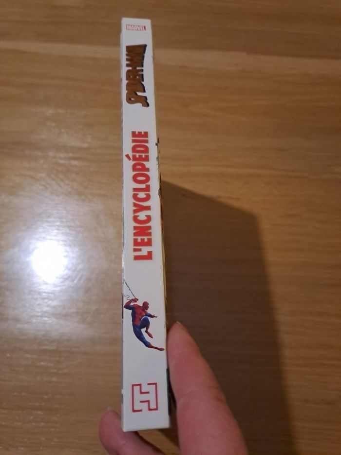 Livre  spider-man l'encyclopédie neuf - photo numéro 3
