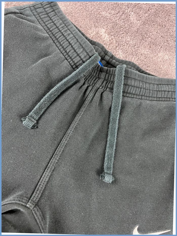 Jogging Nike Solo Swoosh Noir avec logo brodé Taille XS - photo numéro 12
