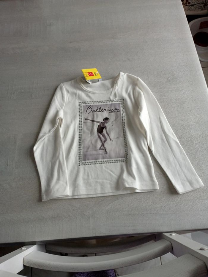 T-shirt manches longues neuf 4 ans