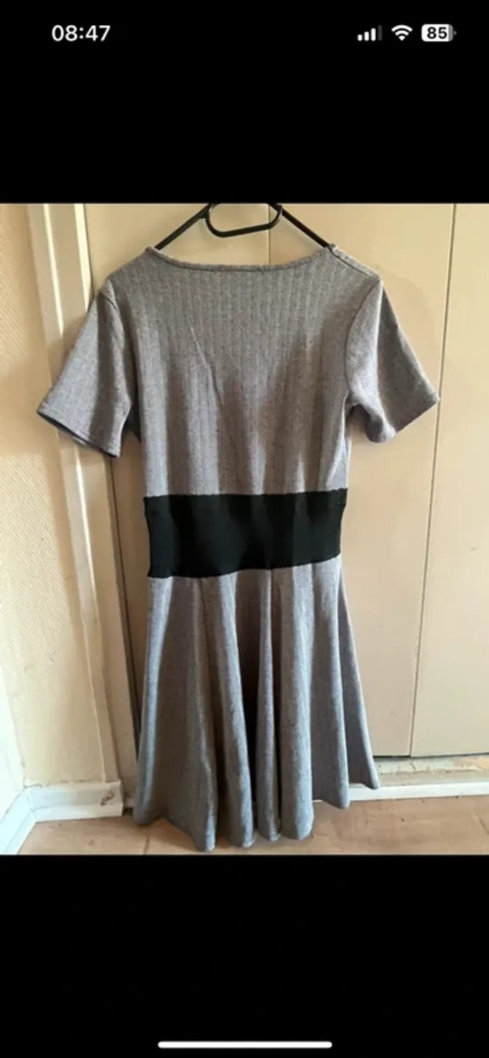 Robe longueur genou taille M - photo numéro 2