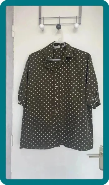 Chemise à pois kaki
