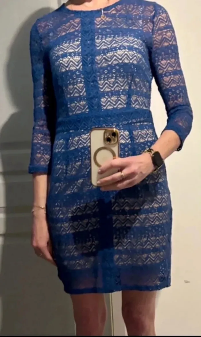 Robe bleue en dentelle Reserved – Taille 40 – Neuve avec étiquette 💙 - photo numéro 2