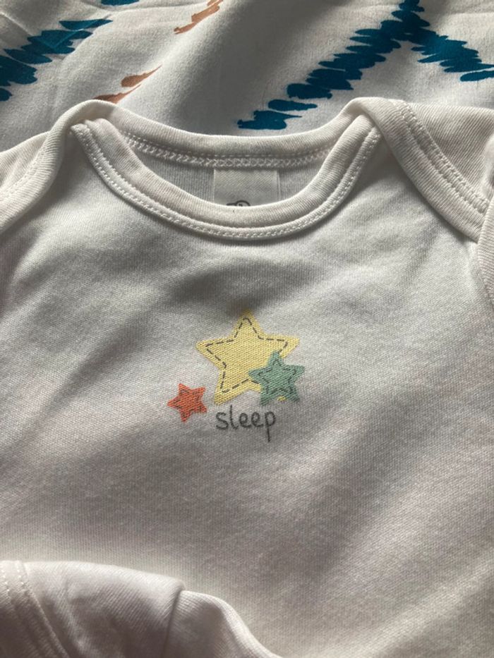 Lot de 4 bodies manches courtes taille 68 - photo numéro 2