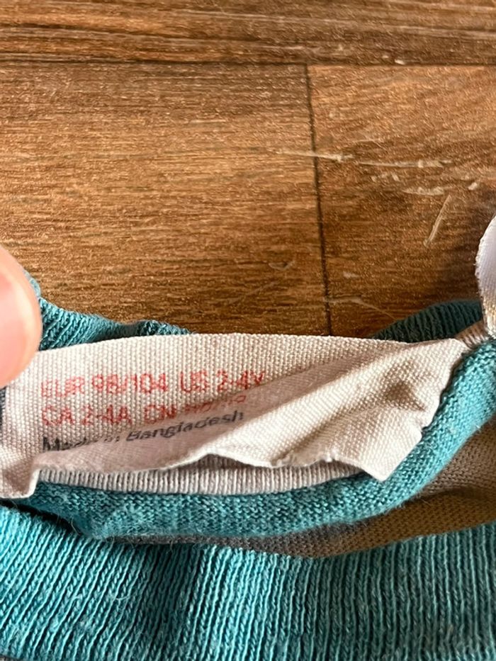 Je vend un tee shirt enfant 3/4 ans 98/104 cm bon état - photo numéro 3