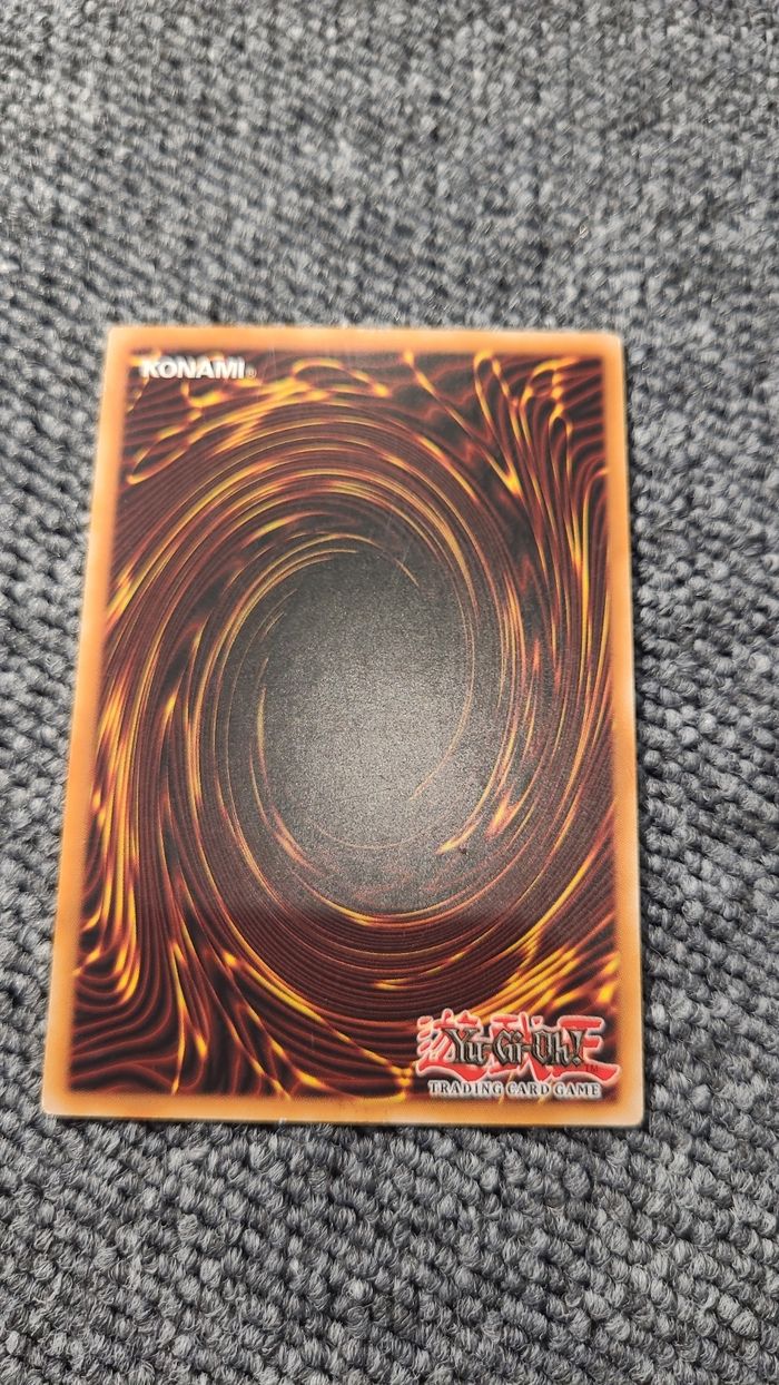 Carte Yu gi oh  - Numéro 32 : Requin draconien - 1996 Starfoil rare - photo numéro 2