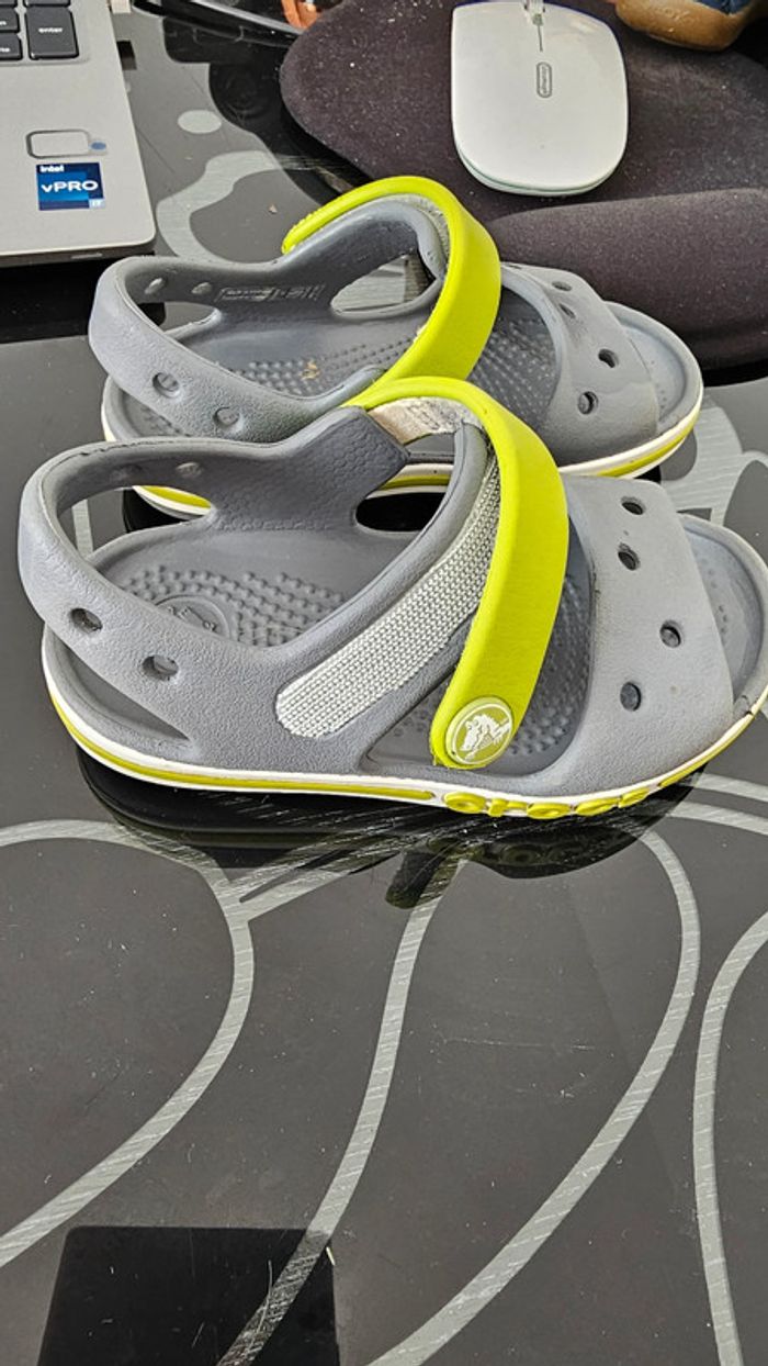 Crocs de piscine sandales garçon Taille 6 - photo numéro 3