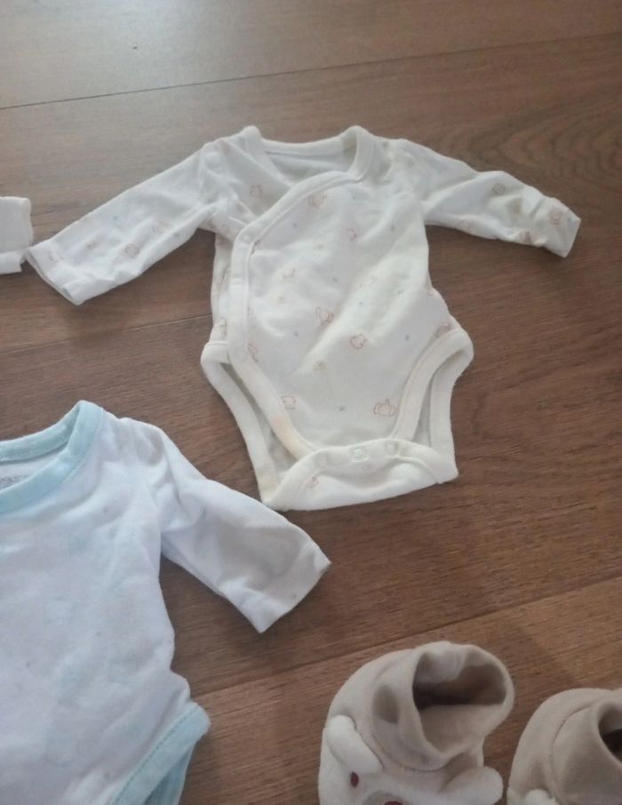 Lot vêtements préma et naissance - photo numéro 5