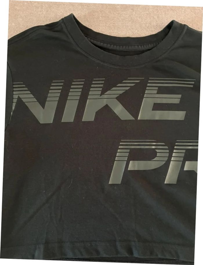 TEE shirt Nike noir loose fit taille S en très bon état - photo numéro 3