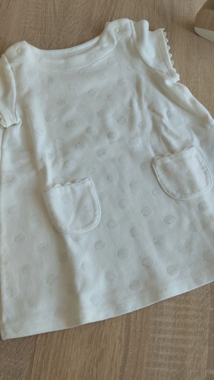 Robe blanche a pois - photo numéro 4