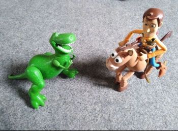 Lot de 3 figurines articulées toy story, dino, cheval et personnage woody Disney Pixar,
