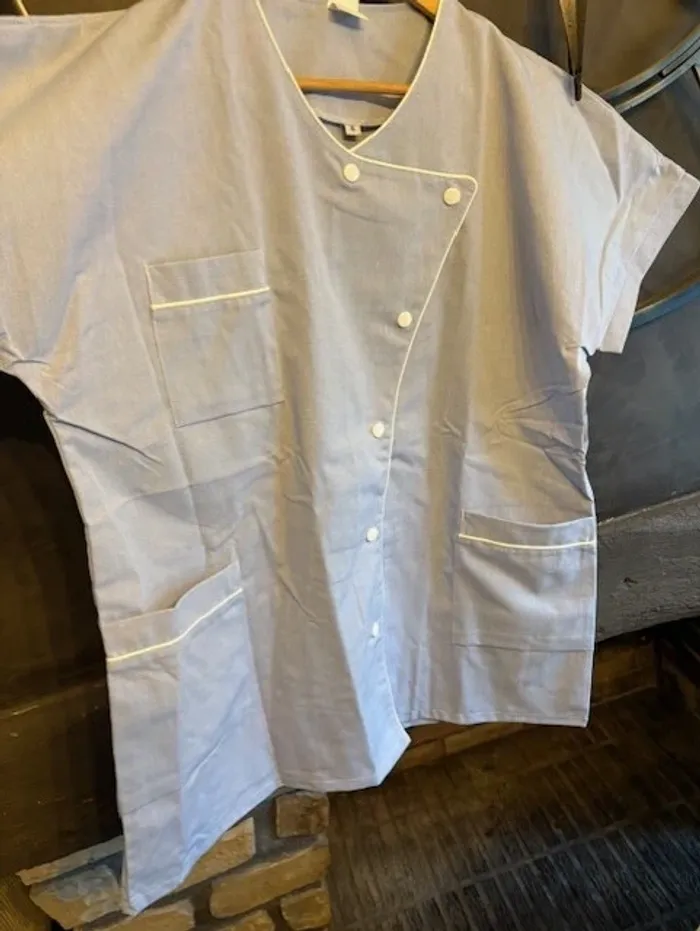 blouse de travail femme bleu ciel taille 42 / XL neuve - photo numéro 4