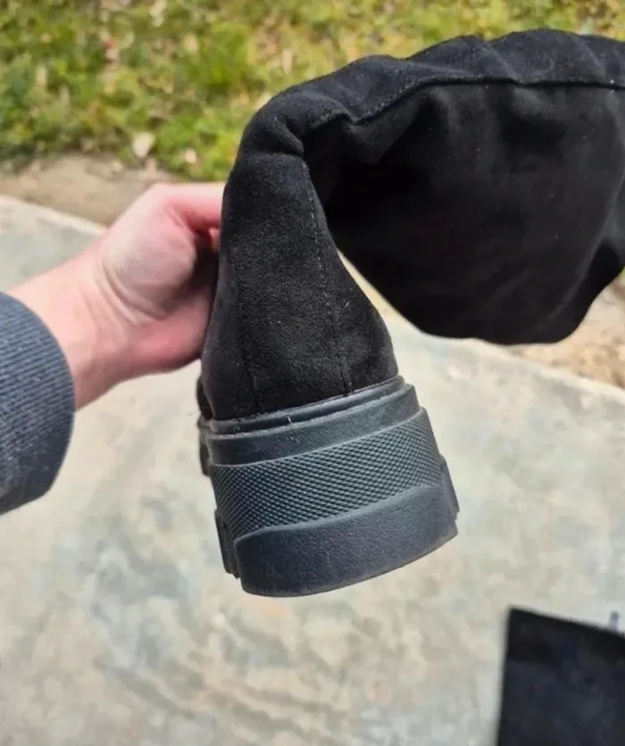 Bottes longues noir en suédine avec talon à semelles crantées - photo numéro 4