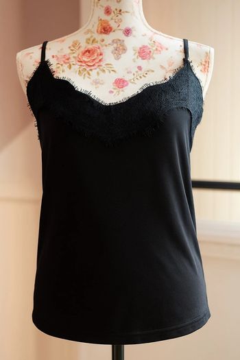 🖤 Top noir avec dentelle – Taille 38 🖤