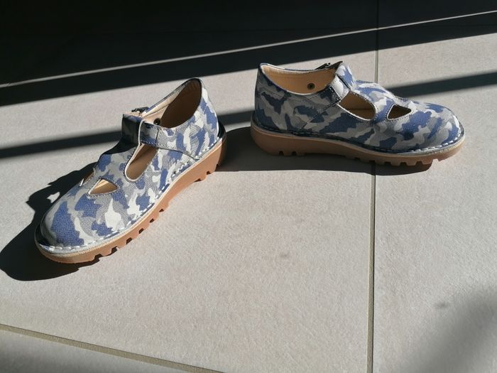 Très jolies 💜 sandales 'Kickers' - photo numéro 5