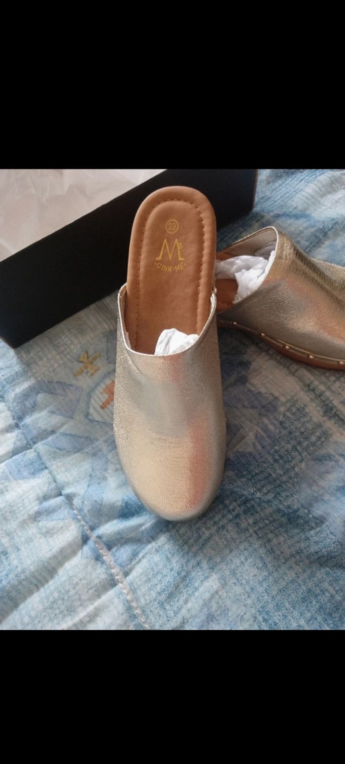 Sabots taille 39 dorés neufs - photo numéro 2