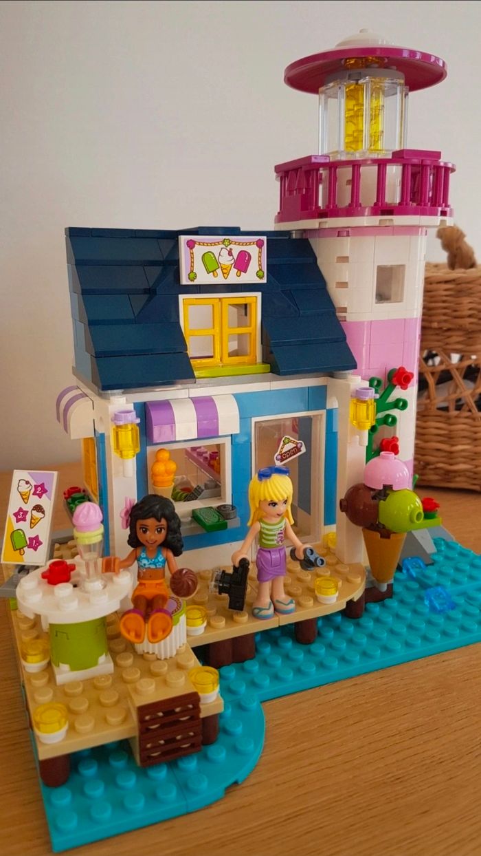 Lego friends
Le phare d'heartlake city
Excellent état 
Complet

De nombreux lego dans mon dressing - photo numéro 2