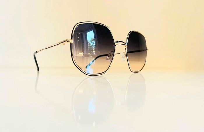 Lunette de soleil femme métallique dorée et noire verres dégradés uvprotection catégorie 2 - photo numéro 9