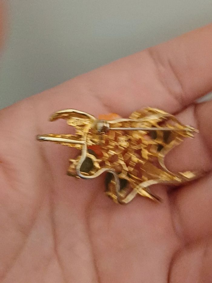 Broche vintage fleurs de corail et feuilles jad - photo numéro 4