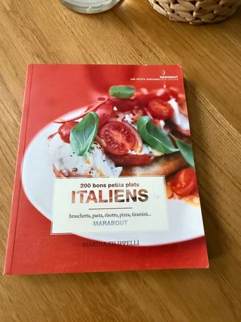 Livre de recettes 200 plats italiens Marabout