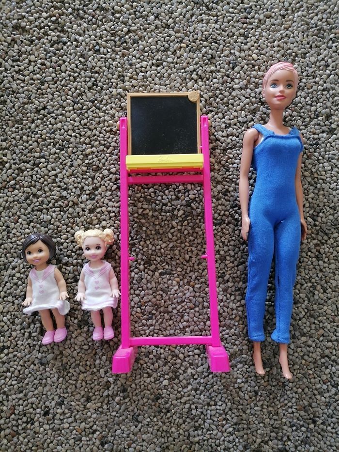 Barbie maîtresse d'école