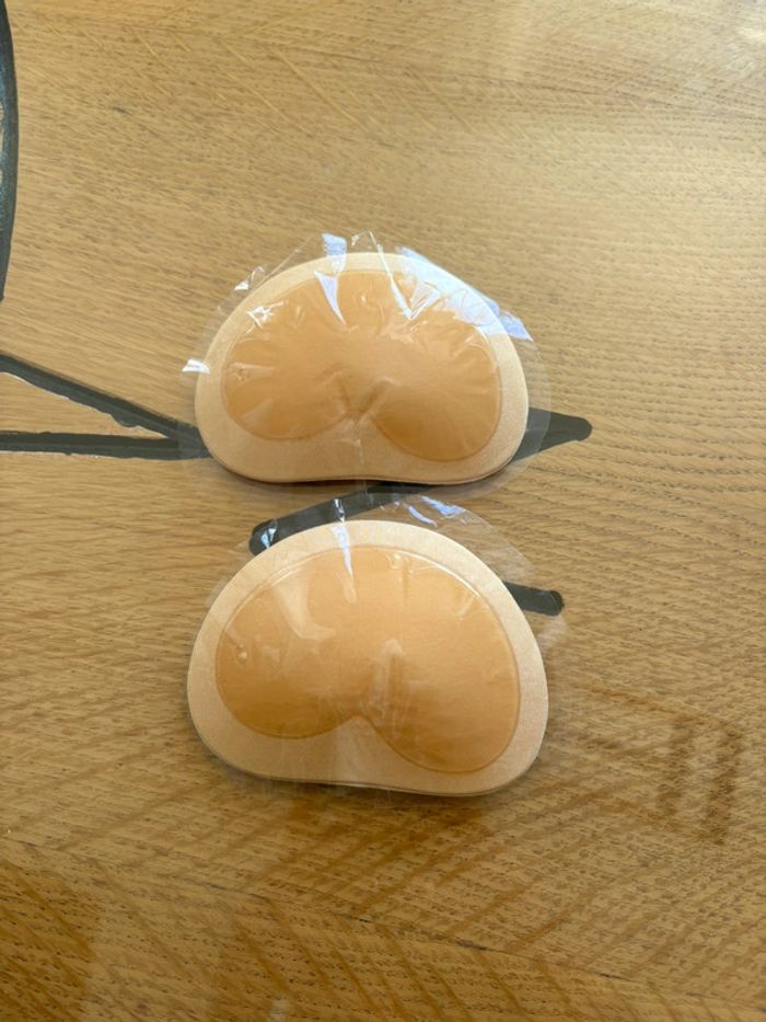 Petit coussinets beige insertion poitrine neuf - photo numéro 2