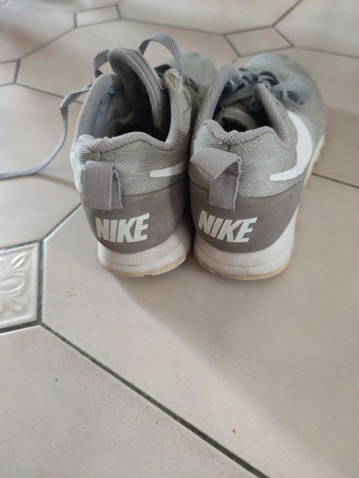 Nike grises - photo numéro 9