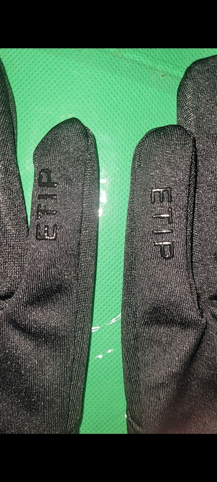 Gant the north face waterproof et WINDSTOPPER - photo numéro 4