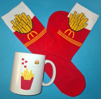 Chaussettes et mug Macdo
