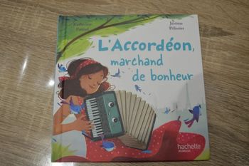 Livre mac do happy meal L'accordéon marchand de bonheur