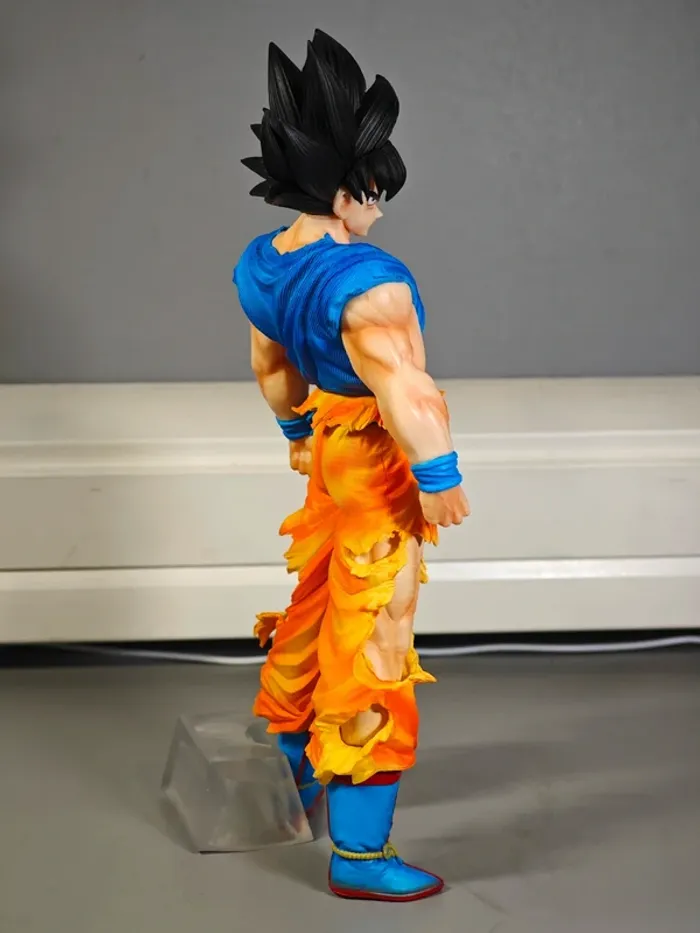 Figurine Dragon Ball Z : Goku 28cm neuve sans boîte - photo numéro 6